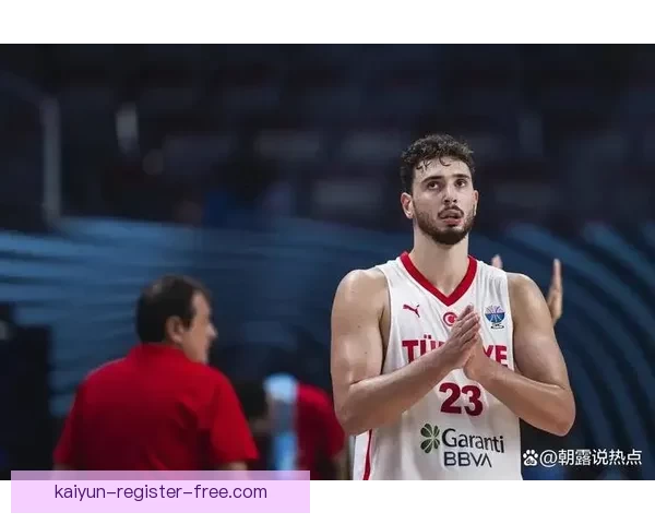 乌度卡称赞申京更果断冲击力强能有效减轻杜兰特负担